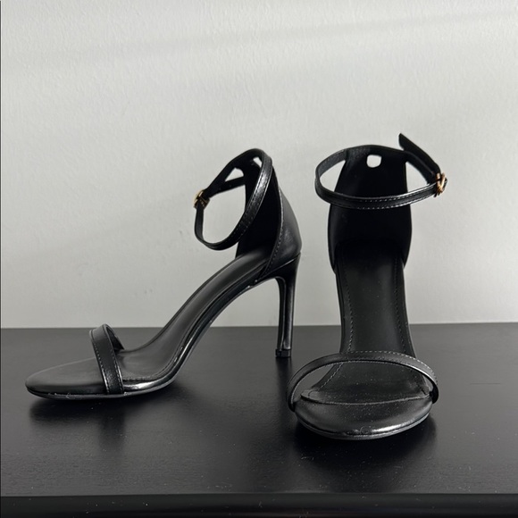 Elegant Black Ankle Strap Heels Sz 37/6.5 - Picture 1 of 8